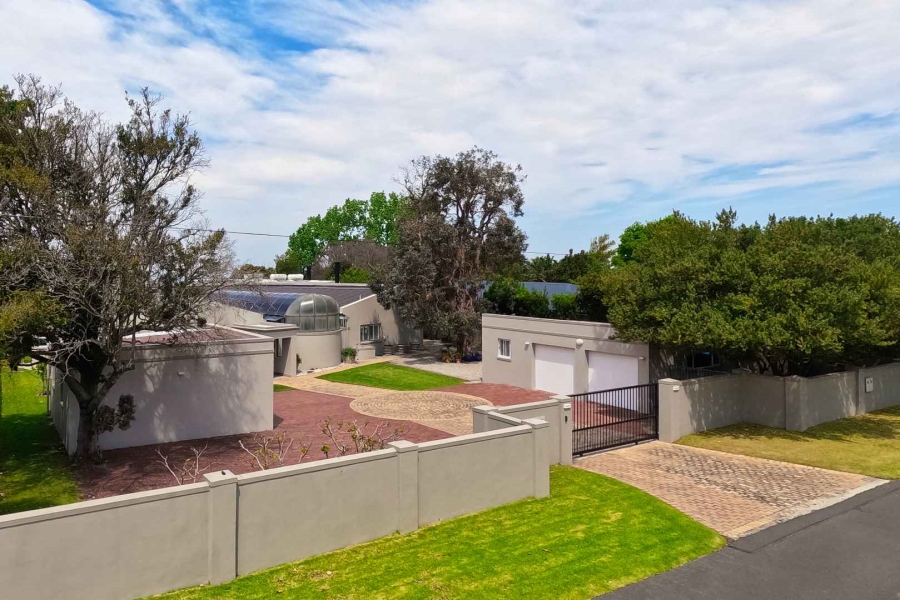 5 Bedroom Property for Sale in Fernkloof Estate Western Cape